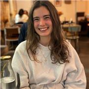 Prof en distanciel, donne des cours de soutient du primaire au lycée mais également pour les études sup et les pros pour l'anglais
